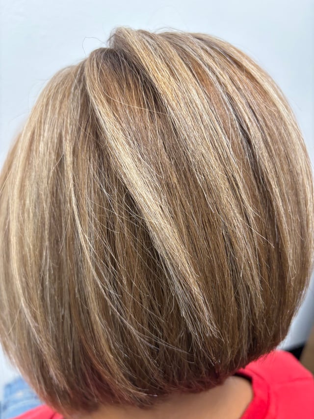 Straight bob on chin-length hair by Jennifer Nesbit